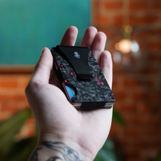 Opäť si stratil peňaženku po ťažkej noci? 🍹 S našou Innocent Wallet s integrovaným AirTagom 📡 vždy nájdeš kde máš svoje...